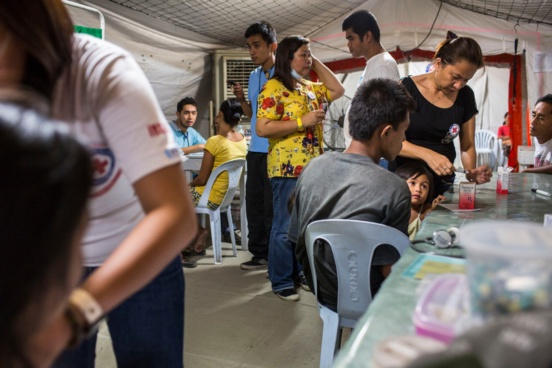 FPOP and IPPF-SPRINT staff working with displaced people in the Philippines