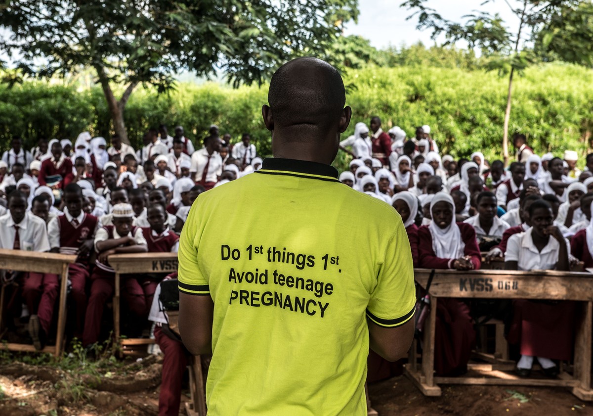 A volunteer for IPPF's grassroots safe abortion project in Uganda