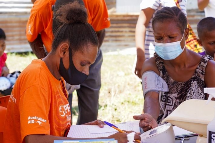 PNGFHA staff attending to a woman at the mobile clinic in Tuna Bay settlement near Port Moresby