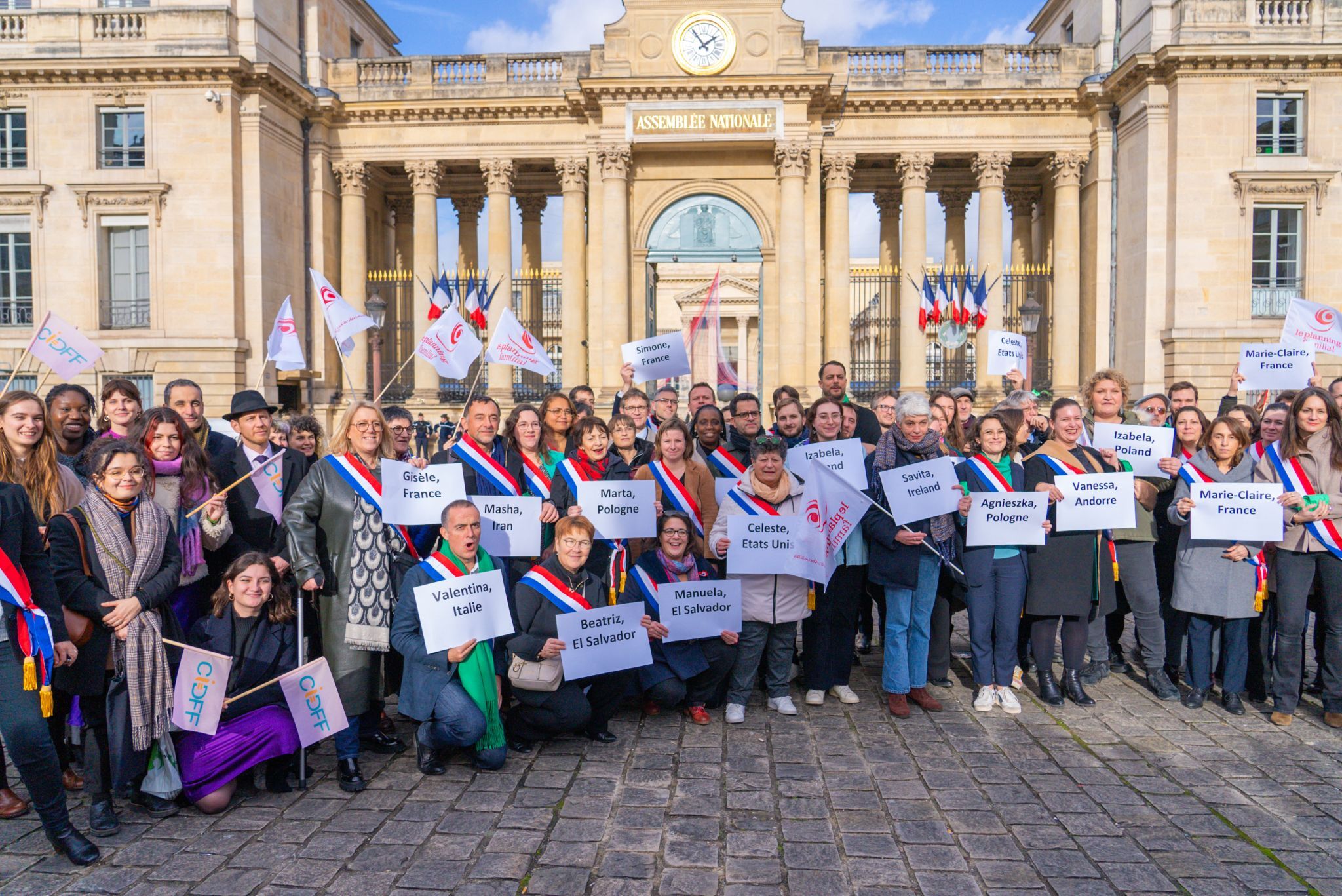 MPs and Feminist organizations in front of the Parliament