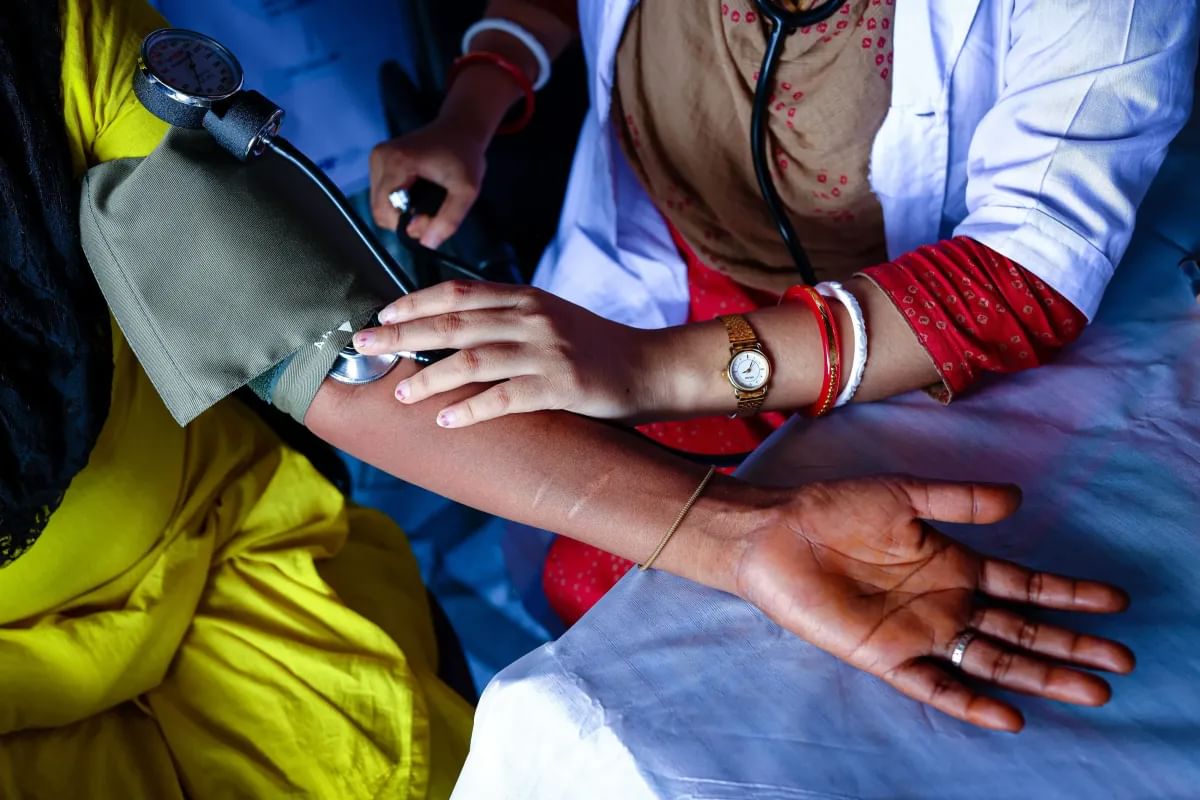 Paramedic Sraboni (25) is examining Rina (33) at the clinic built by IPPF. IPPF has established a clinic in Banishanta Brothel to provide all kinds of health services to sex workers working there, situated along the serene banks of the Pashur River in Mongla, Bangladesh. This brothel has endured countless cyclones and natural calamities; Cyclone Remal left an unprecedented impact. Almost every household in the village, comprising 92 families dependent on sex work, felt the brunt of this formidable cyclone. 