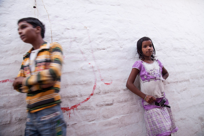 The Family Planning Association of India (FPAI) delivers outreach services to vulnerable young girls and boys at the Durga Nagar Naka slum in Bhopal. 