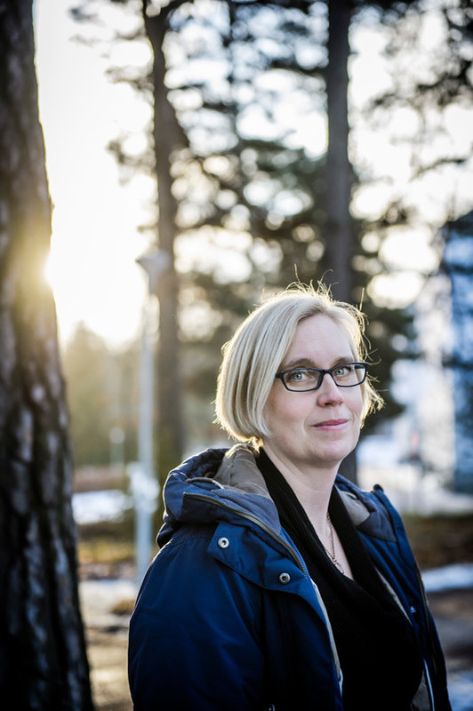 Sara Hallbergson teaches biology and Swedish, and is team leader for the introductory Swedish classes at the Lundellska school in Uppsala.  She says sex and relationship education is mandatory and that the students in the introductory Swedish program normally study the subject in biology class.