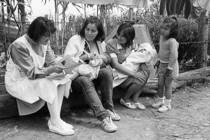 Profamilia staff explains family planning methods to young mothers on the outskirts of Bogota. Colombia, c1986