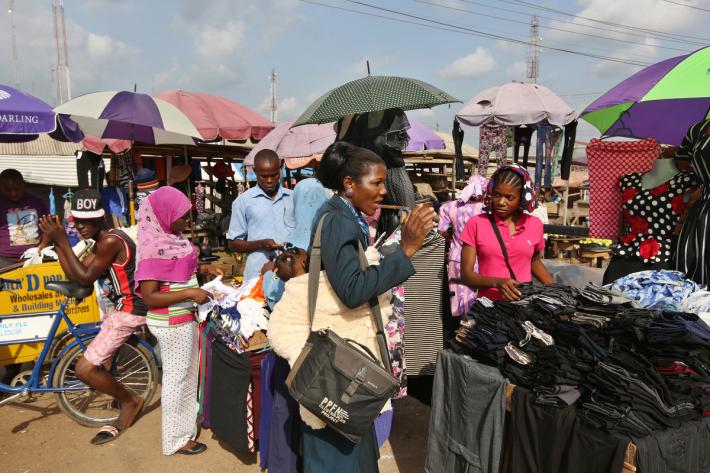 IPPF outreach worker in Nigeria marketplace 