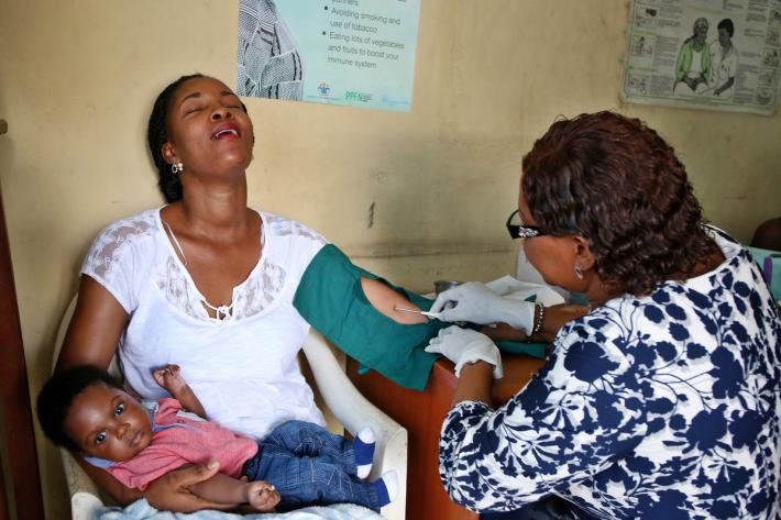 Mother from Nigeria receives health care IPPF