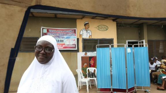 IPPF health worker delivers cervical cancer screening