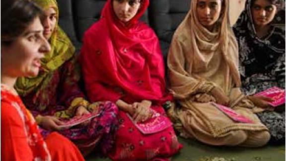 Young women discussing sexual and reproductive health in Pakistan 