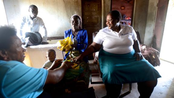 Amodefa staff with clients in Maputo suburbs. credits: IPPF/Lee Neuenburg/Mozambique/2017