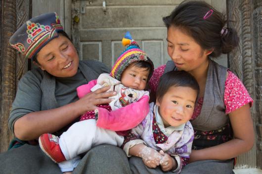 Women and children in Nepal - credits: IPPF/Join Spaull/Nepal