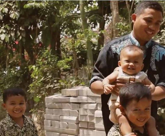 Ustaz Muhammad Nursalim with his children